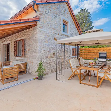 Beautiful Home In Sibenik With Kitchen *