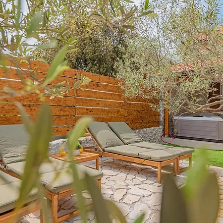 Beautiful Home In Sibenik With Kitchen Feriehus