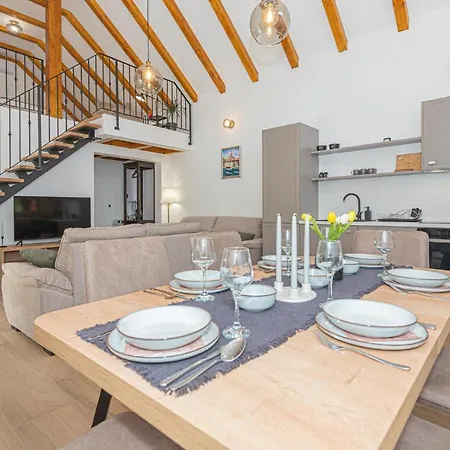 Beautiful Home In Sibenik With Kitchen *