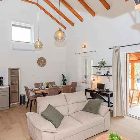 Beautiful Home In Sibenik With Kitchen *