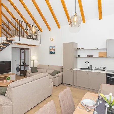 Beautiful Home In Sibenik With Kitchen Feriehus