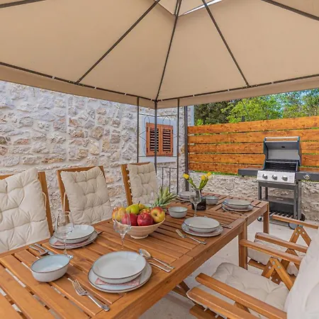 Beautiful Home In Sibenik With Kitchen Feriehus Šibenik