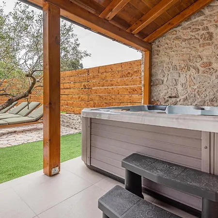 Beautiful Home In Sibenik With Kitchen Feriehus Šibenik