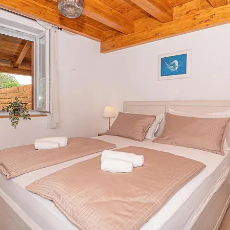 Feriehus Beautiful Home In Sibenik With Kitchen *